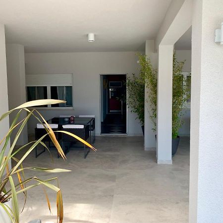 Deluxe Suites Mandic 奥米什 外观 照片