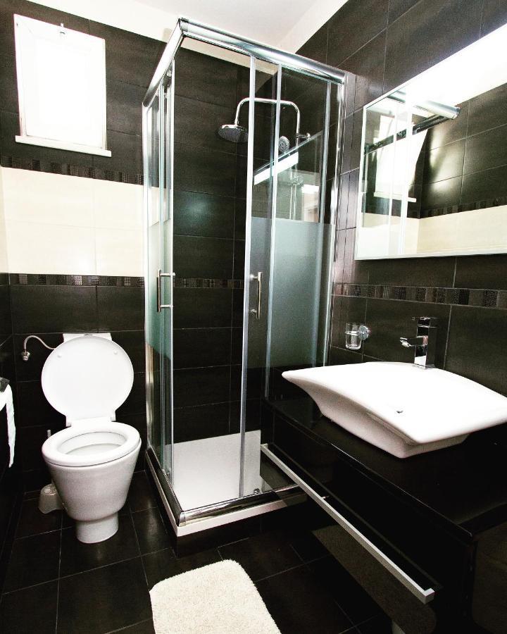 Deluxe Suites Mandic 奥米什 外观 照片