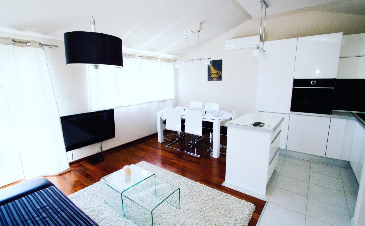 Deluxe Suites Mandic 奥米什 外观 照片