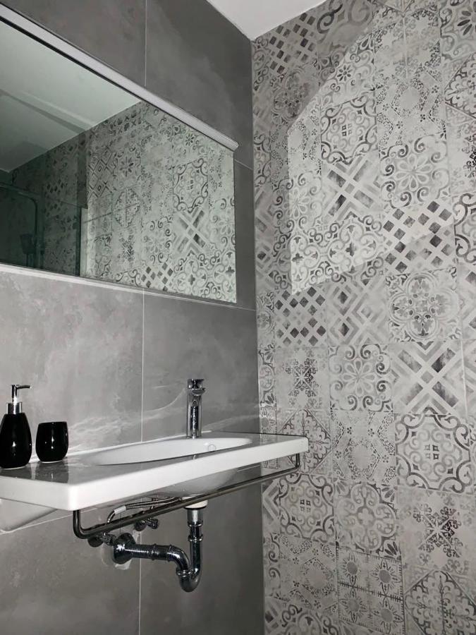 Deluxe Suites Mandic 奥米什 外观 照片