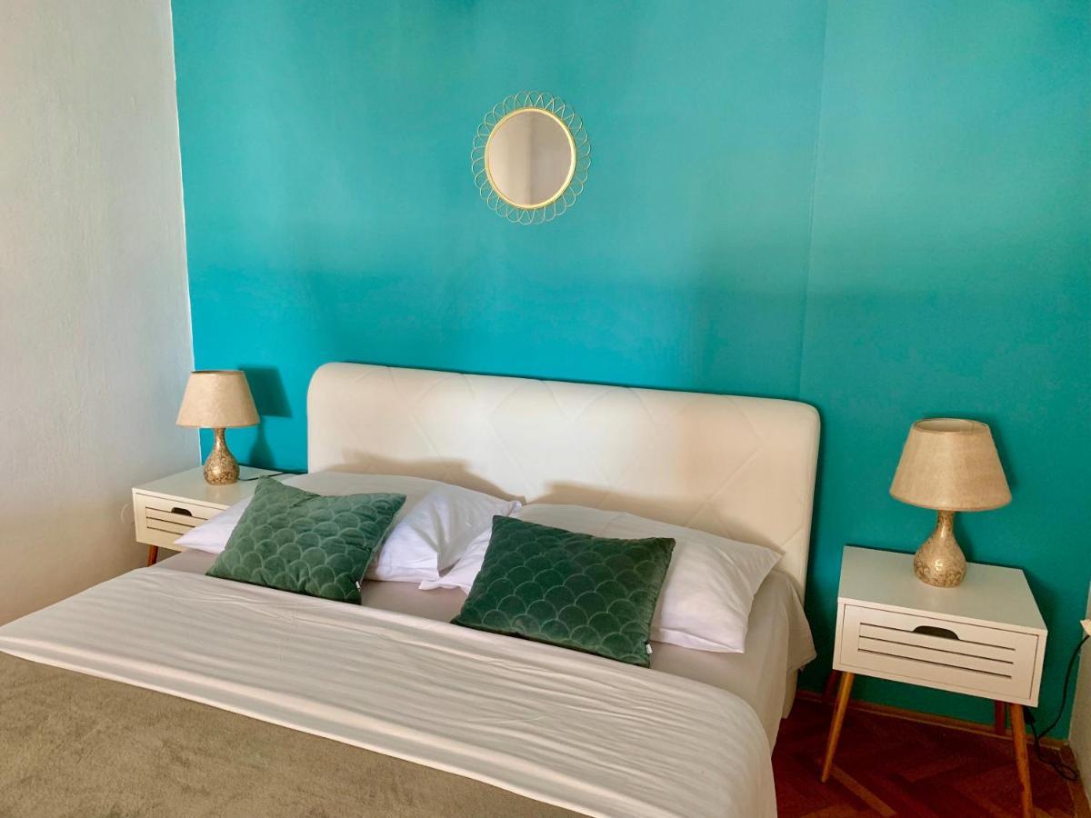 Deluxe Suites Mandic 奥米什 外观 照片