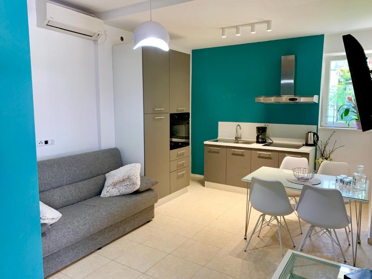 Deluxe Suites Mandic 奥米什 外观 照片