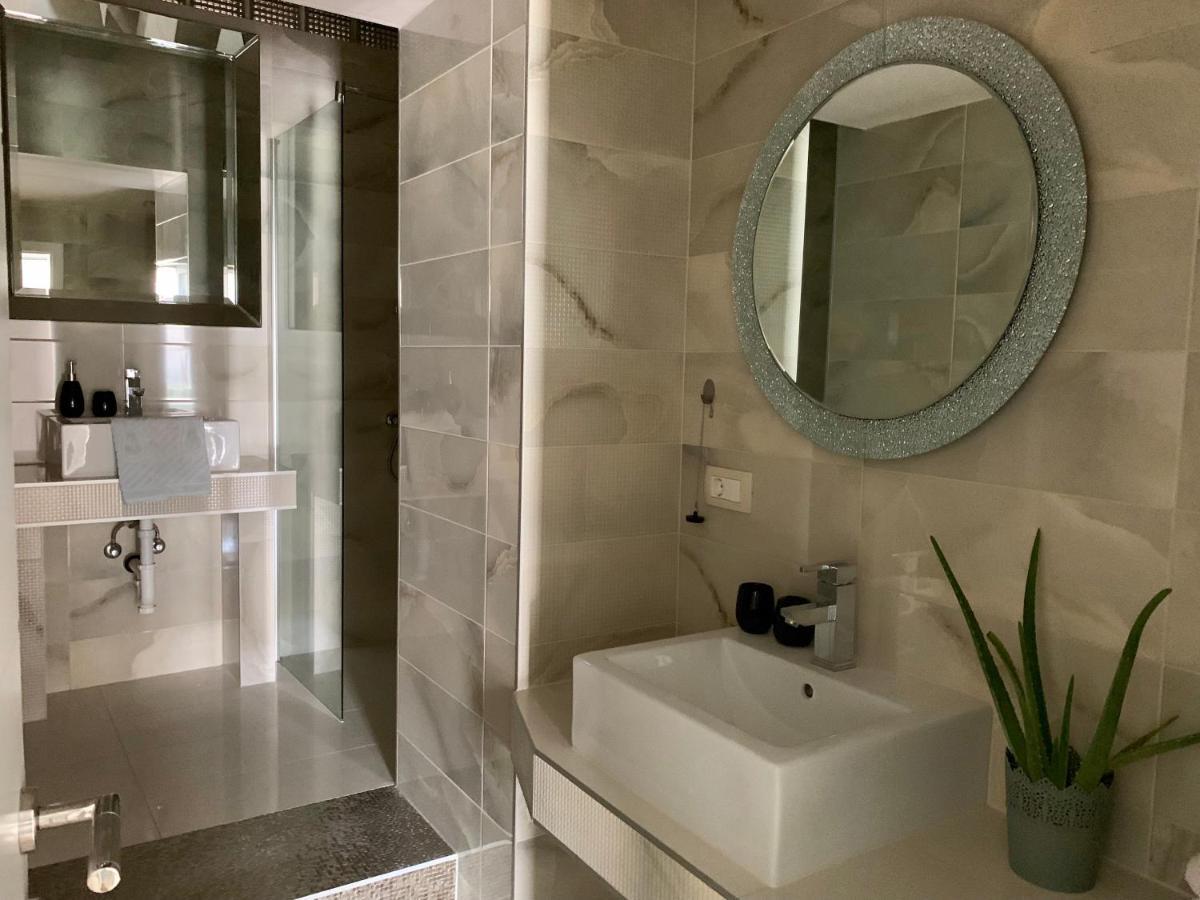 Deluxe Suites Mandic 奥米什 外观 照片