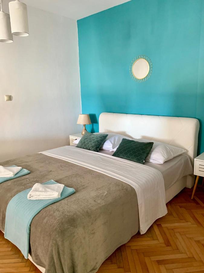 Deluxe Suites Mandic 奥米什 外观 照片