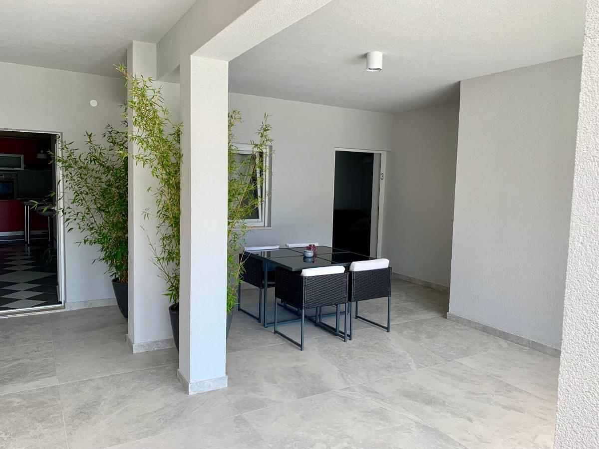 Deluxe Suites Mandic 奥米什 外观 照片