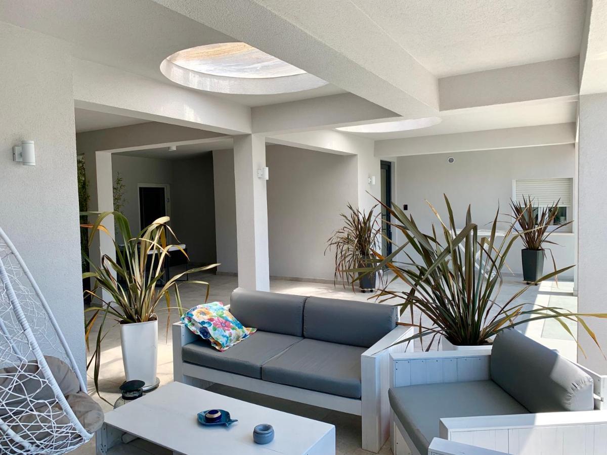 Deluxe Suites Mandic 奥米什 外观 照片