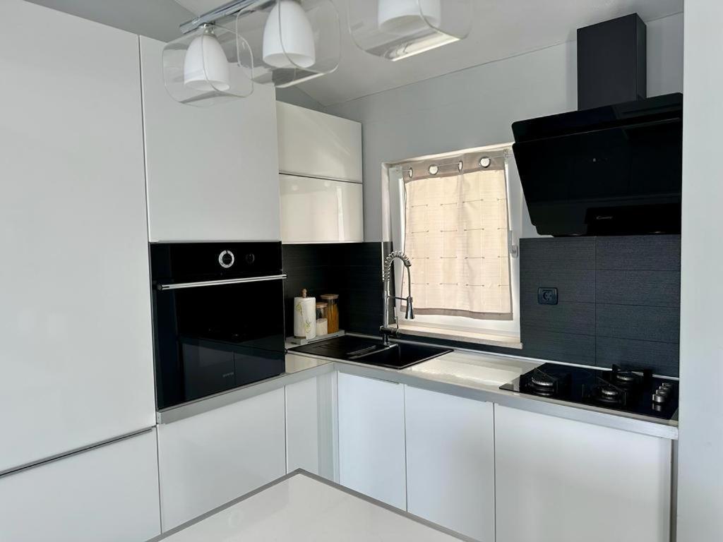 Deluxe Suites Mandic 奥米什 外观 照片