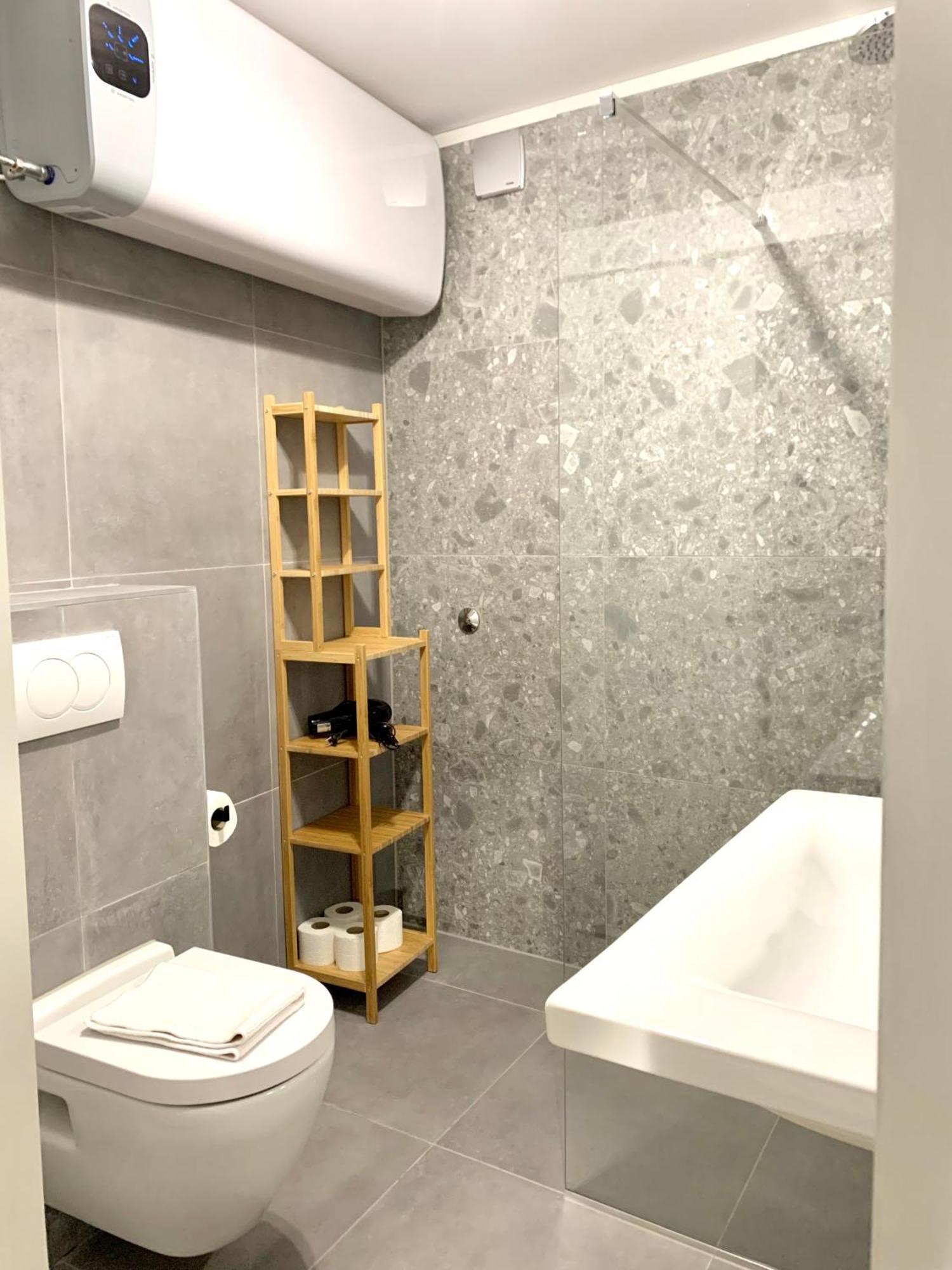 Deluxe Suites Mandic 奥米什 外观 照片