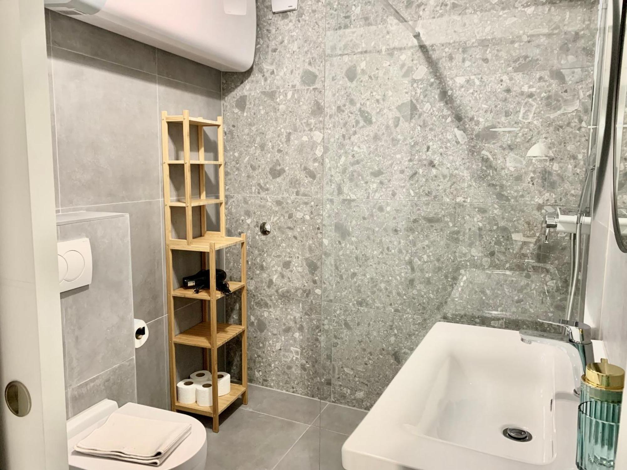 Deluxe Suites Mandic 奥米什 外观 照片